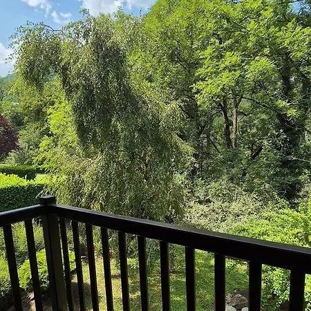 Fanlou à Avec Jardin Et Parking Privatif - Fr-1-812-138